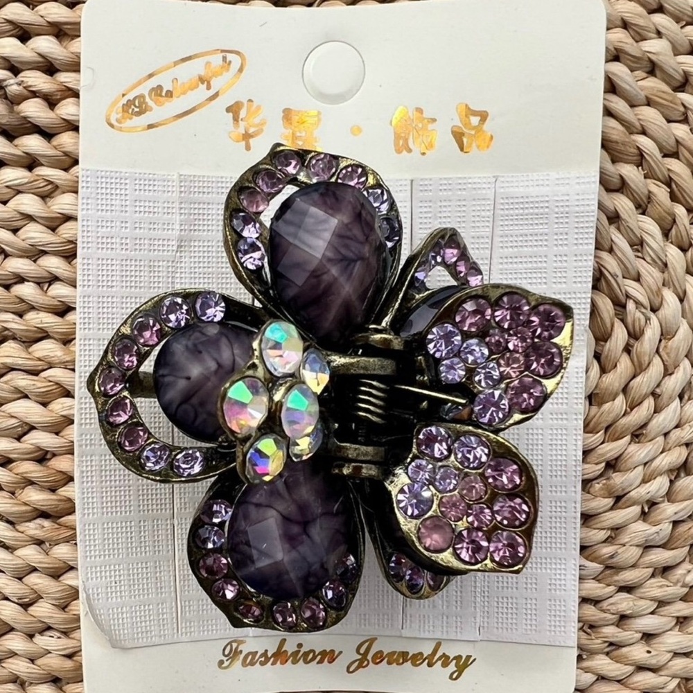 NWT Rhinestone Flower Hair Clip